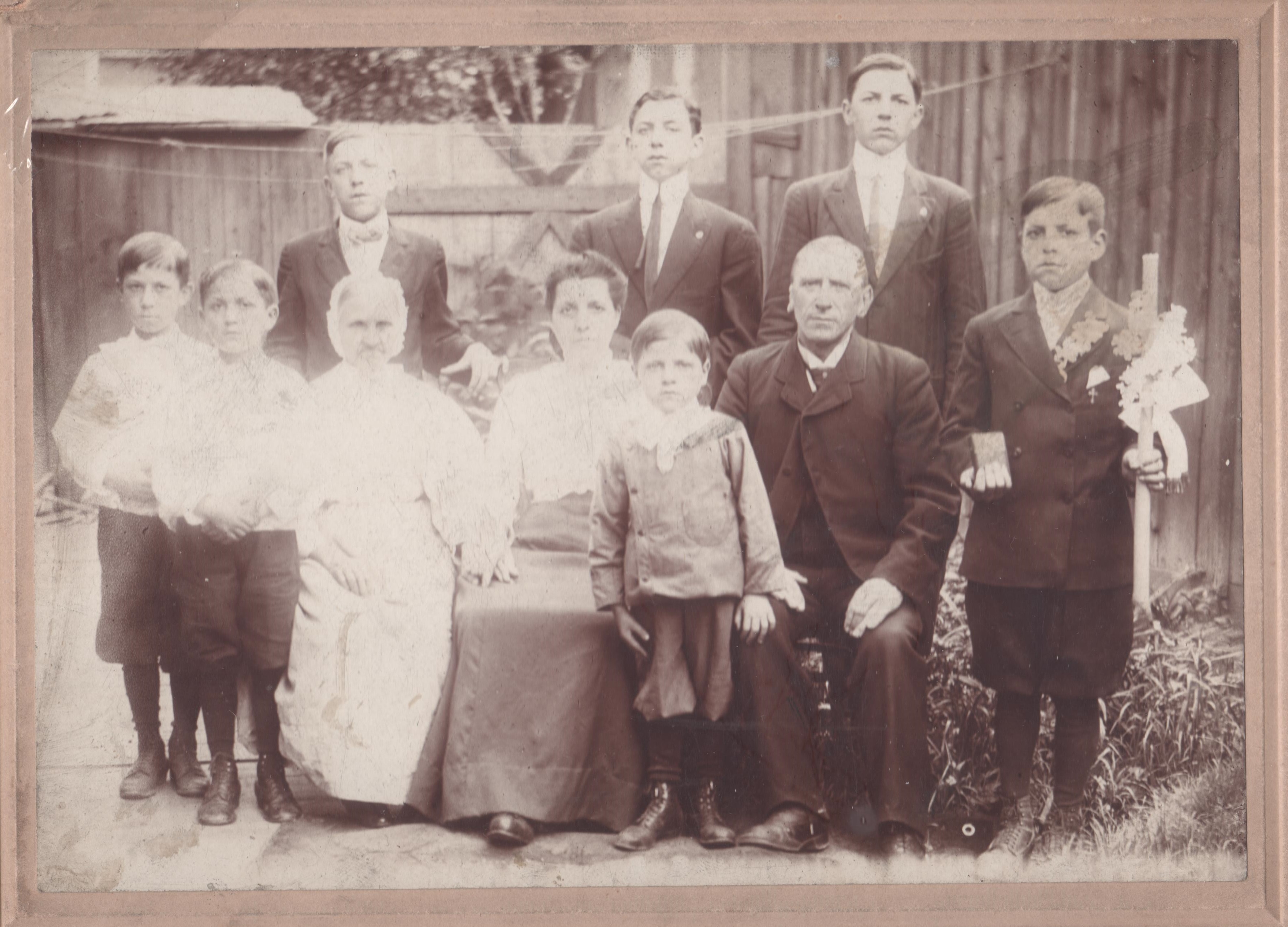 Konczal Fabiszewski family circa 1906 lower resolution 001